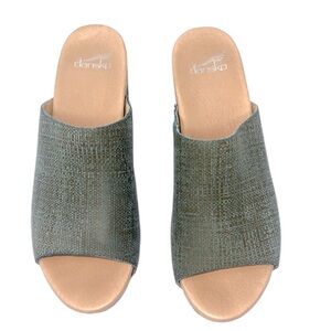 NWT Dansko Maci Textured Leather Clogs